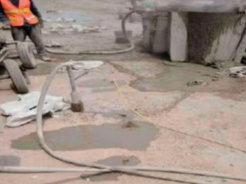 北湖水泥混凝土路面板底注浆技术 路面脱空注浆整治方案