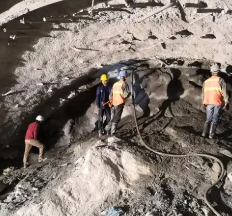 北湖拱顶带模注浆料的施工流程及注意事项